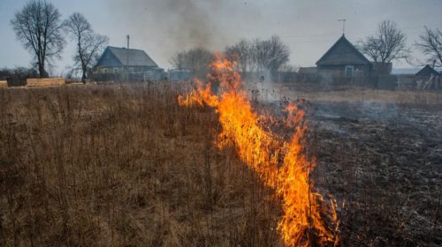 Огонь в Лукьяновку не пустили
