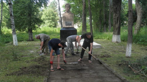 Восстановили памятник Сергею Ковалю